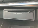 トヨタ純正CD・DVDデッキが装備されています。