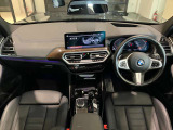 BMWの操作パネルは使いやすさを追求し日常生活で必要なボタン&スイッチを使えるようにした構造となっております。購入時から沢山触って体感してください。