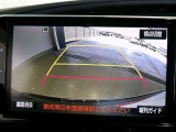 バックガイドモニターで、後方を確認しながら安心して駐車することができます。運転初心者も熟練者も必須の機能ですよ!