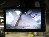 バックモニターは、車庫入れや縦列駐車に参考になる画面が表示される為、運転が不慣れな方にも便利な機能です♪