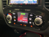 【オートエアコン】一度お好みの温度に設定すれば、車内の温度を検知し風量や温度を自動で調整。暑い…寒い…と何度もスイッチ操作をする必要はありません。快適な車内空間には必須の機能ですね♪