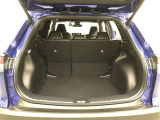 5人乗車時でも荷物がタップリ積める、大容量のラゲージルーム!小柄な方でもスムーズに積み下ろしができるよう、ラゲージ開口部までの高さにも配慮しています。