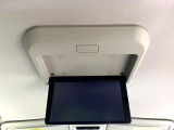 【フリップダウンモニター】大画面モニターで後席でもエンタメをお楽しみいただけます。小さなお子様にも大人気の装備です♪