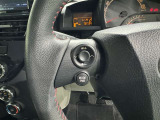 ステアリングスイッチ装備!運転しながら手元でオーディオの操作などができます。