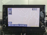 純正ナビを装備。タッチパネル式で使いやすく、お出かけもラクラクです。