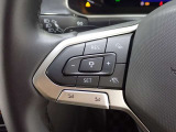 ハンドル左側:ACCアダプティブクルーズコントロールをこのボタンのみで行うことができます。運転中でもハンドル内にあることで視線の動き幅を抑えられ安全性を高めています。