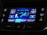左右独立で温度コントロールができるオートエアコンを装備してます。