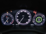 CX-60のメーター部です。必要な情報を読み取る為、過度な装飾を避け、機能的に各種情報を表示いたします。