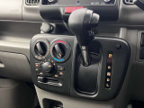 操作が簡単なシフトレバーですのでストレスなく運転が出来ますよ!