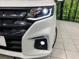 【LEDヘッドライト】悪天候や夜間走行時も良好な視界を確保し安心して運転できる高輝度LEDヘッドライトを装備!点灯速度が早く、消費電力も抑えられています。