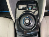 オートマチックドライブです。駐車ブレーキは左足での踏み込み式です