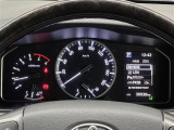 【メーターまわり】ドライバーから見やすい位置にあって安全運転に寄与します。マルチインフォメーションディスプレイでは、クルマに関する情報の確認はもちろん、各種安全機能・装備のON/OFFも設定可能。