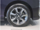 純正のアルミホイール装着車です。タイヤサイズは165/65R15です。