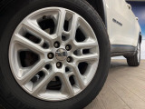 ●純正17インチアルミホイール:輸入車ならではの卓越した走りを支えるホイールと足回りです!日本車の走りに慣れている方にもぜひ体感して頂きたいほど、高いレベルでまとまっています!