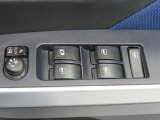 運転席ドア側パワーウィンドウ・ドアミラースイッチ。