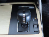 CX-8の走りを支えるMTモード付8ATの、シフトレバーです。