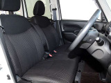 運転席まわりです。実際に座ってみて乗り心地を体感してみて下さい。