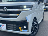 【LEDヘッドライト】悪天候や夜間走行時も良好な視界を確保し安心して運転できる高輝度LEDヘッドライトを装備!点灯速度が早く、消費電力も抑えられています。