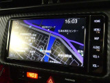 純正ナビを装備。タッチパネル式で使いやすく、お出かけもラクラクです。