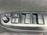 全席パワーウインドです。ドアミラーの格納調整も行えます!