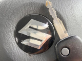 【キーレス】少し離れた場所からでもボタン一つでドアの開錠・施錠ができるのでとっても便利!ドアの鍵穴周りに傷をつけることもありません♪