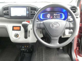【徹底洗浄クリーニング実施済】運転席からの視界はこんな感じです☆お気軽にご来店いただき、実際に座って是非お確かめください。ドライバーに寄り添う快適な操作フィールをもたらすステアリングです。