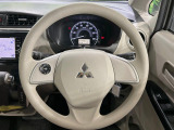 インテリアに合わせたデザインのステアリングは、運転される方のことも考え、運転しやすい形状、大きさです。是非一度、実際に触ってお確かめください。