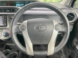 インテリアに合わせたデザインのステアリングは、運転される方のことも考え、運転しやすい形状、大きさです。是非一度、実際に触ってお確かめください。