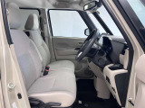 【運転席シート】ゆったりと広々した空間です。ストレスなく運転ができますよ!