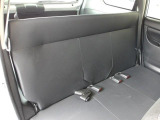 いざという時に役立つ3名乗車可能な後席シートを装備!