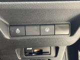 【ステアリングヒーター】冬場に冷たくなりやすい革巻きステアリングを、スイッチ一つで素早く適温に!エアコンよりも早く温まってくれるので、寒い日の運転も快適になりますね♪