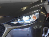【LEDヘッドライト】省電力で長寿命の明るく運転しやすいLEDヘッドランプです。明るく照らすので暗い夜道からお客様を守ってくれます。お近くの広島マツダまでお越しください。