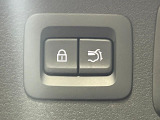 【パワーバックドア】スマートキーや運転席のボタンを押すだけでリアゲートが自動で開閉します!荷物を持っている時や、高い位置にあるバックドアを閉める際に便利な機能です♪