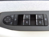 運転席のパワーウインドのスイッチ部です。普段から触れる場所なので、状態の差も出やすくなっています。ぜひチェックしてください。
