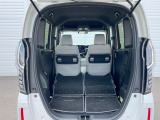 普段のお買い物や通勤、送迎等に十分な荷室スペースを確保しております。セカンドシートを倒すと、大きな荷物の積載も可能です♪