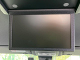 【フリップダウンモニター】大画面モニターで後席でもエンタメをお楽しみいただけます。小さなお子様にも大人気の装備です♪