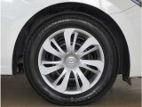 【ホイールキャップ】車に良く似合う純正ホイールキャップが装備されています。ノーマルタイヤ、スタッドレスタイヤも広島マツダにお任せください。