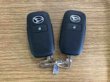【スマートキー】 スマートキーを携帯していれば、ドアハンドルのボタンを押すだけでロックの解除ができます