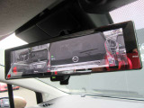 【スマートルームミラー】車両後方のカメラ映像をミラー面に映し出します。車内の状況や天候などに影響されずいつでもクリアな後方の視界が得られます♪
