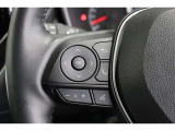 ハンドルから手を放さずにオーディオ操作が可能なステアリングスイッチ付き。