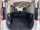 【多彩なシートアレンジ】背もたれを倒すとより多くの荷物を乗せることができます。