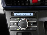 車内の温度管理に便利なオートエアコン☆