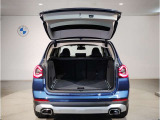 BMWではスペアタイヤが非搭載となるため、スペースは拡大されており、収納スペースとして利用可能。トランクの下にも収納スペースがあり、意外と役に立つスペースでございます。