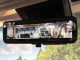 【デジタルインナーミラー】後席の大きな荷物や同乗者で後方が確認しづらい時でも安心!カメラが撮影した車両後方の映像をルームミラー内に表示。クリアな視界で状況の確認が可能です!