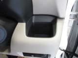 運転席の近くにドリンクホルダーがあるのでとても便利です。