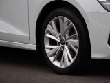 特別装備です!アルミホイール 5スポークWデザイン 8J×17+225/45R17タイヤ!