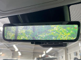 【デジタルインナーミラー】後席の大きな荷物や同乗者で後方が確認しづらい時でも安心!カメラが撮影した車両後方の映像をルームミラー内に表示。クリアな視界で状況の確認が可能です!