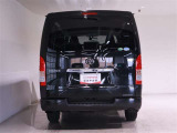 ハイマウントストップランプ採用で、後続車に対して自車の存在をアピールしてくれます!