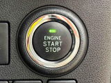 電子カードキーを携帯していれば、ボタンを押すだけでエンジンの始動がスマートに行えます。