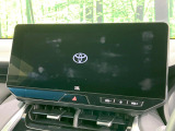 【12.3インチワイドナビ】高級感とインパクトのある大型ワイドナビを装備。各種オーディオ操作はもちろん、横長ワイド画面でのマップ2分割表示など、利便性も高いナビです♪